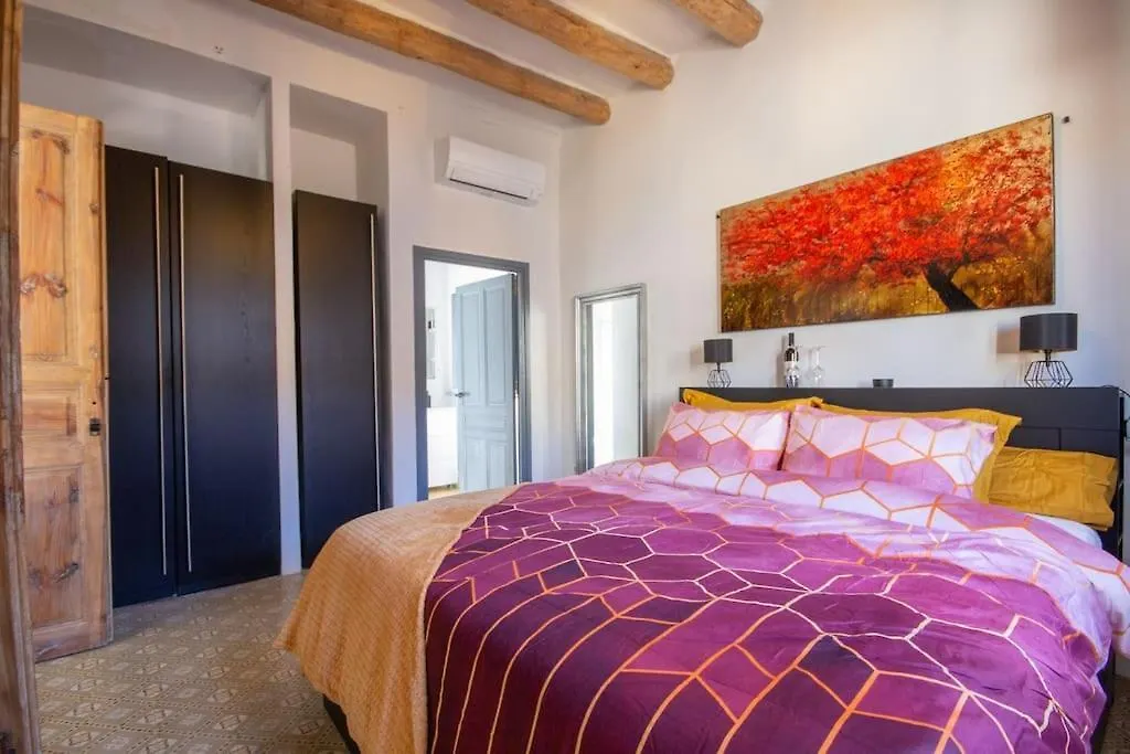 Villa Radiant 5 Bedroom Family Home With Jacuzzi + Roof Deck Palau de Santa Eulalia