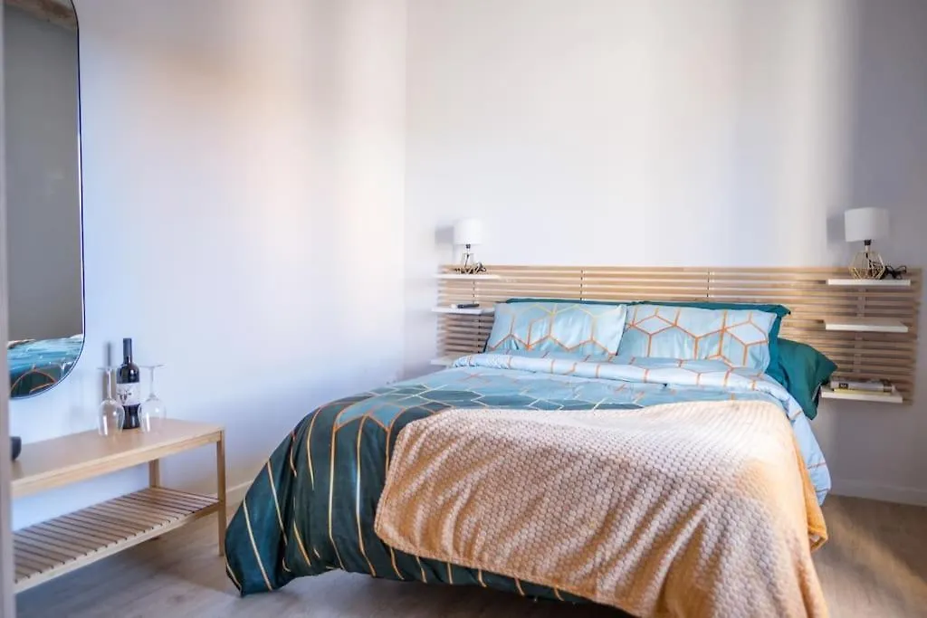 Radiant 5 Bedroom Family Home With Jacuzzi + Roof Deck Palau de Santa Eulalia Villa